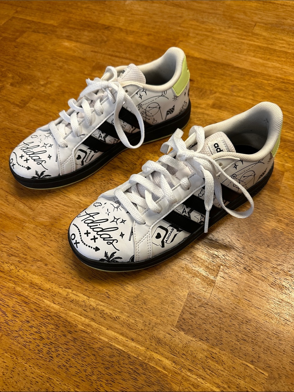 adidas| GRAND COURT 2.0 WHITE BLACK LIME DOODLE